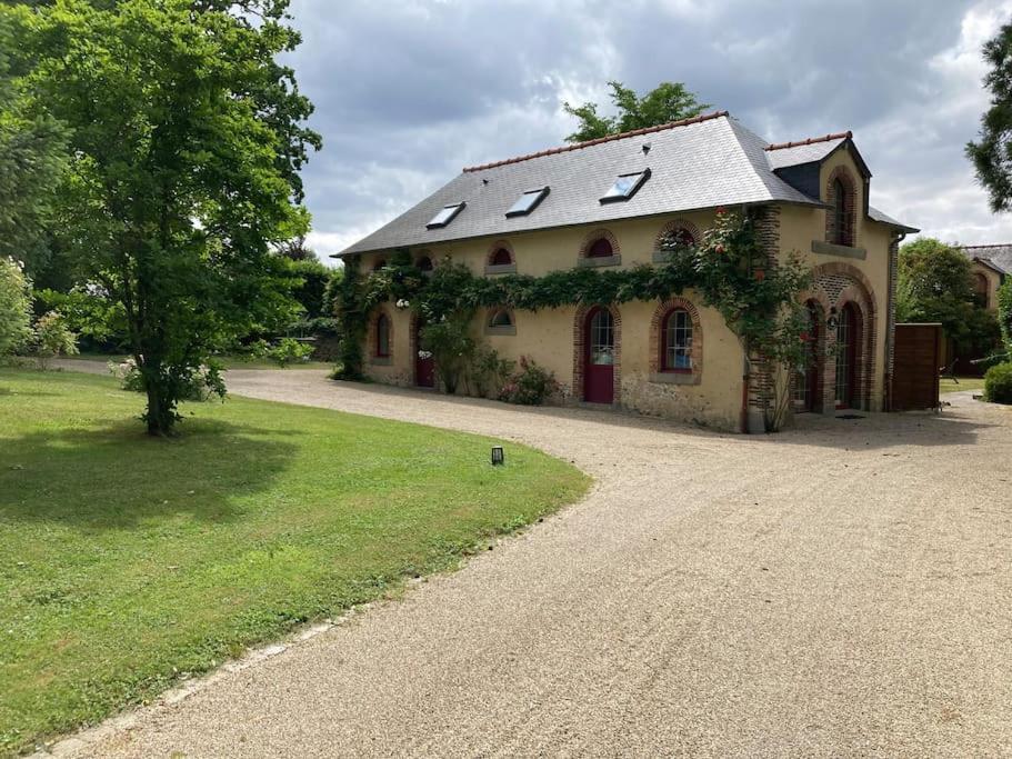 Villa Les Bosquets à Saint-Ouen-Des-Toits Extérieur photo